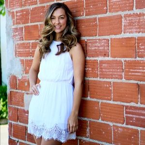White dress with adjustable neck and lace